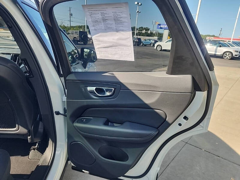 2025 Volvo XC60 B5 Plus Dark Theme