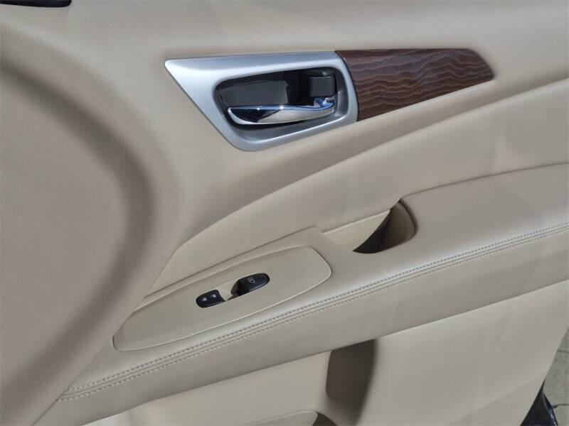 2017 Nissan Pathfinder Platinum