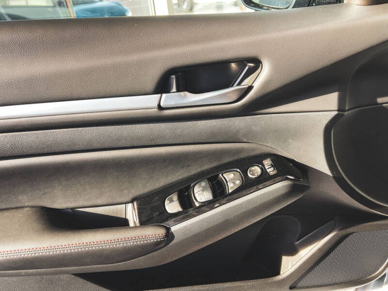 2025 Nissan Altima 2.5 SR