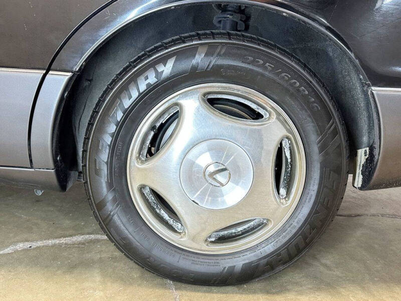 1999 Lexus LS 400
