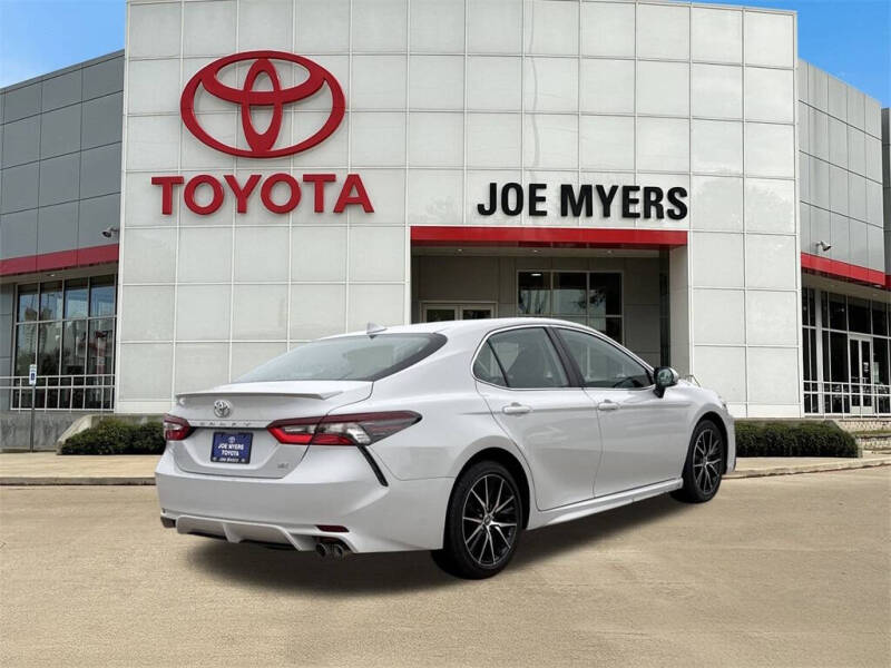 2024 Toyota Camry SE