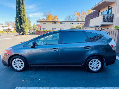 2014 Toyota Prius v Three