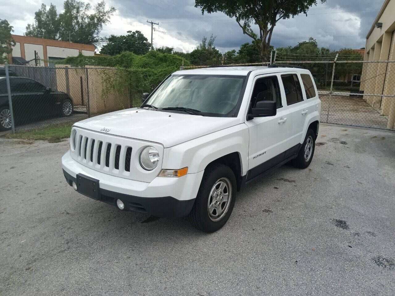 2017 Jeep Patriot SUV / Crossover - $9,950