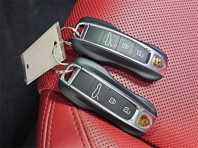 2023 Porsche Panamera Platinum Edition