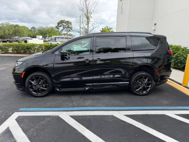 2021 Chrysler Pacifica Touring L