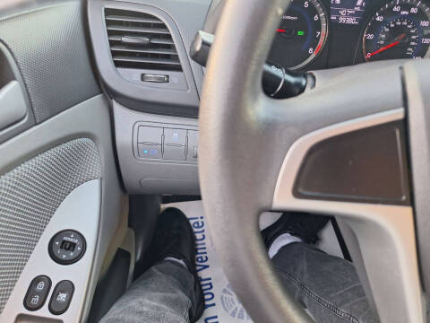 2013 Hyundai Accent GS