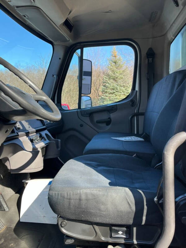 2015 Freightliner M2 106