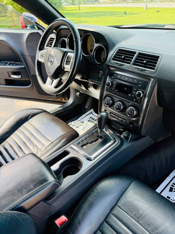 2012 Dodge Challenger SXT Plus