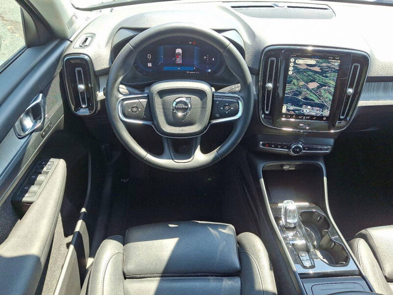 2024 Volvo XC40 B5 Plus Dark Theme