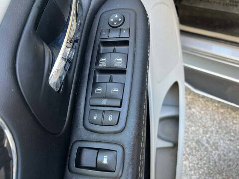 2016 Chrysler Town and Country Touring-L