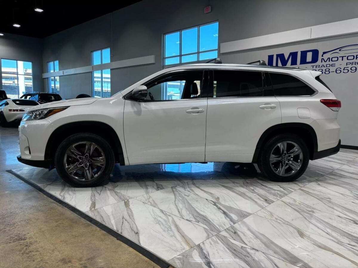 2017 Toyota Highlander for sale at IMD MOTORS, INC in Dallas, TX