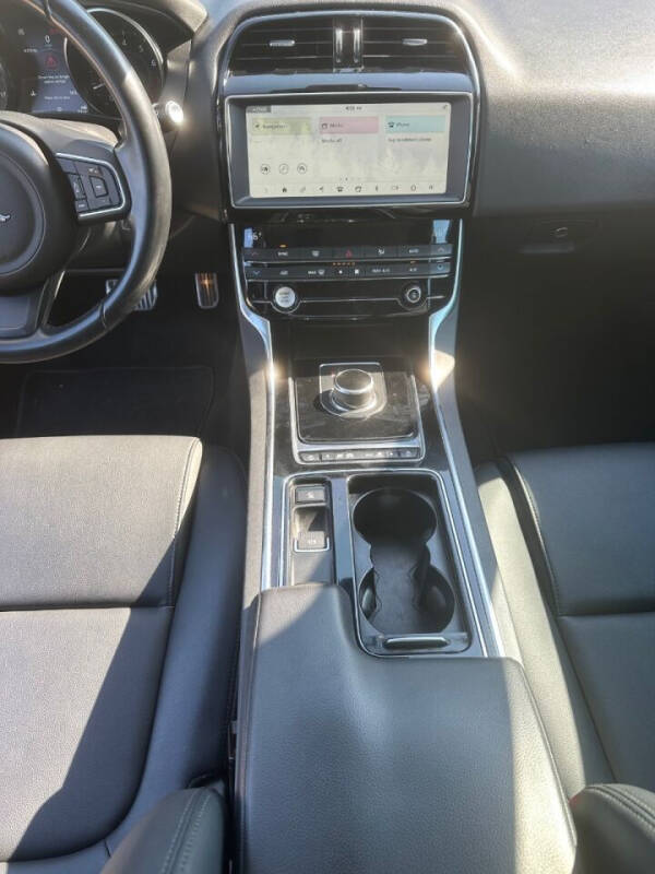 2019 Jaguar XE 25t