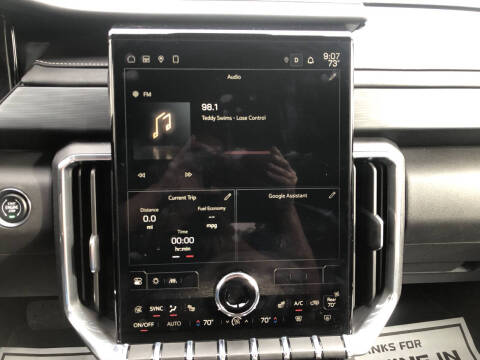 2024 GMC Acadia Elevation