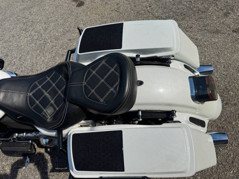 2011 Harley-Davidson FLHTCU -