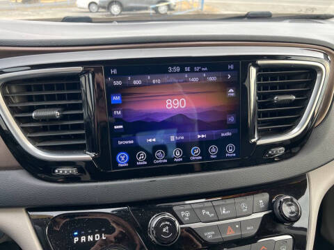 2017 Chrysler Pacifica Touring-L Plus