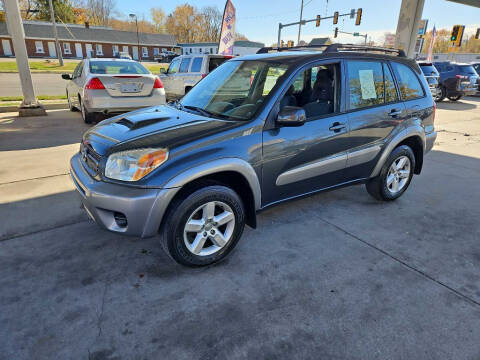 2004 Toyota RAV4 for sale at SpringField Select Autos in Springfield IL