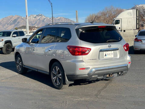 2017 Nissan Pathfinder SV