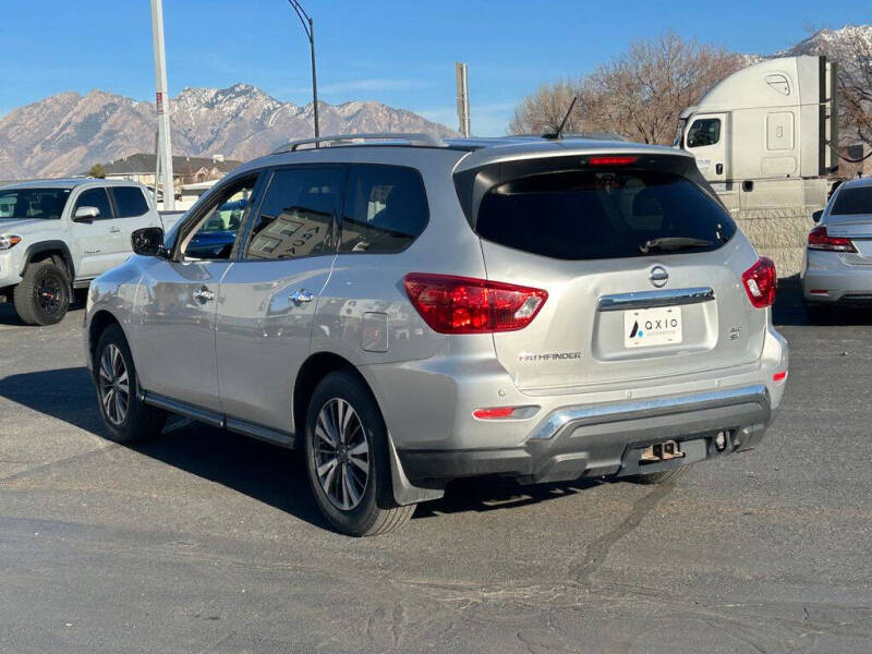2017 Nissan Pathfinder SV