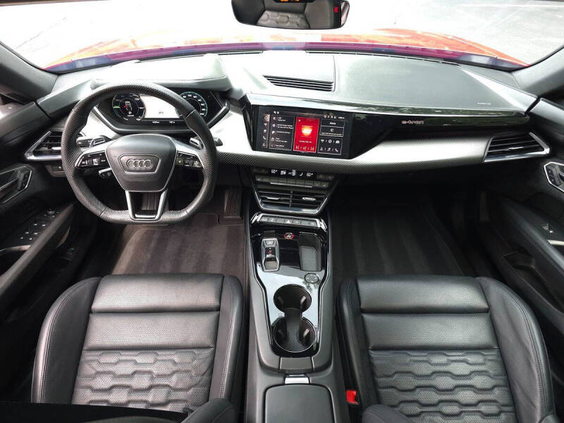 2024 Audi e-tron GT quattro Premium Plus