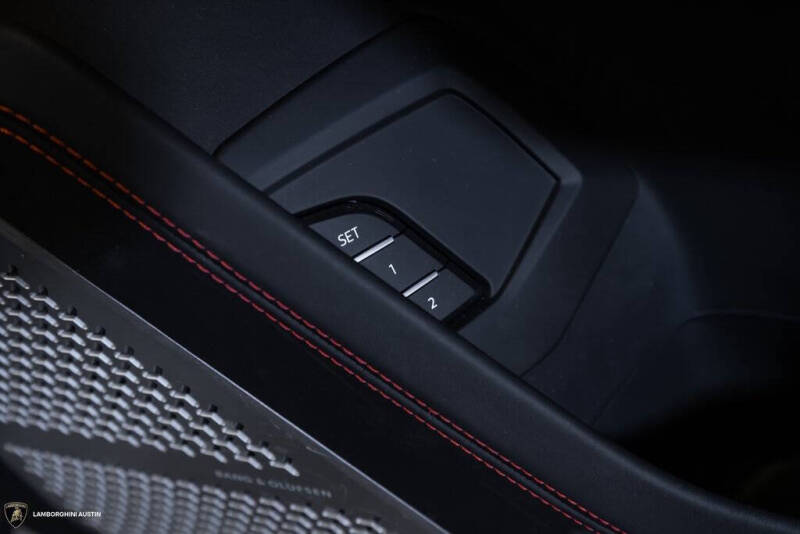 2023 Lamborghini Urus S