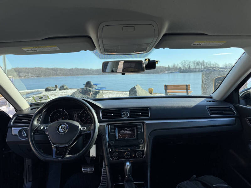 2016 Volkswagen Passat 1.8T R-Line