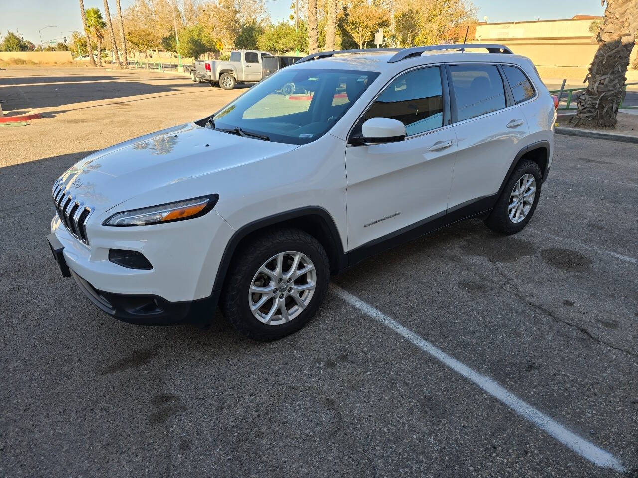 2018 Jeep Cherokee for sale at DOUBLE DEUCE AUTO in Hesperia, CA