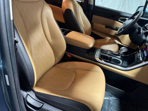 2024 Kia Carnival EX