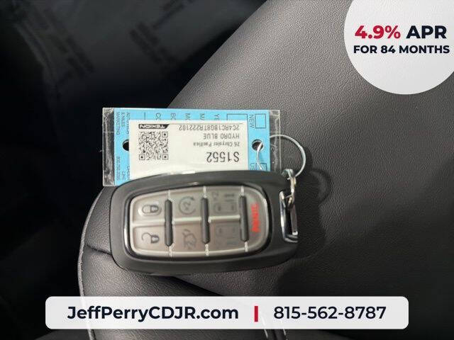 2026 Chrysler Pacifica Select