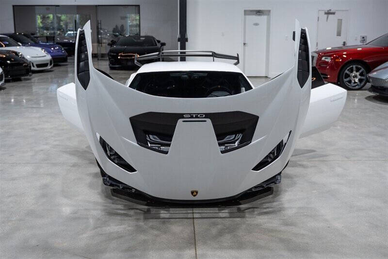 2022 Lamborghini Huracan STO
