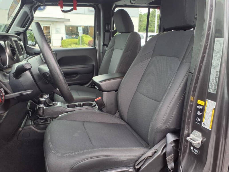 2022 Jeep Gladiator Sport