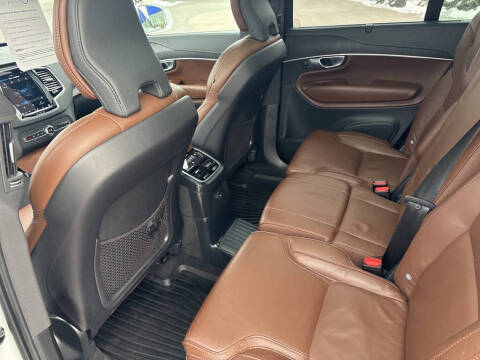 2024 Volvo XC90 Recharge T8 Ultimate Bright Theme 7P