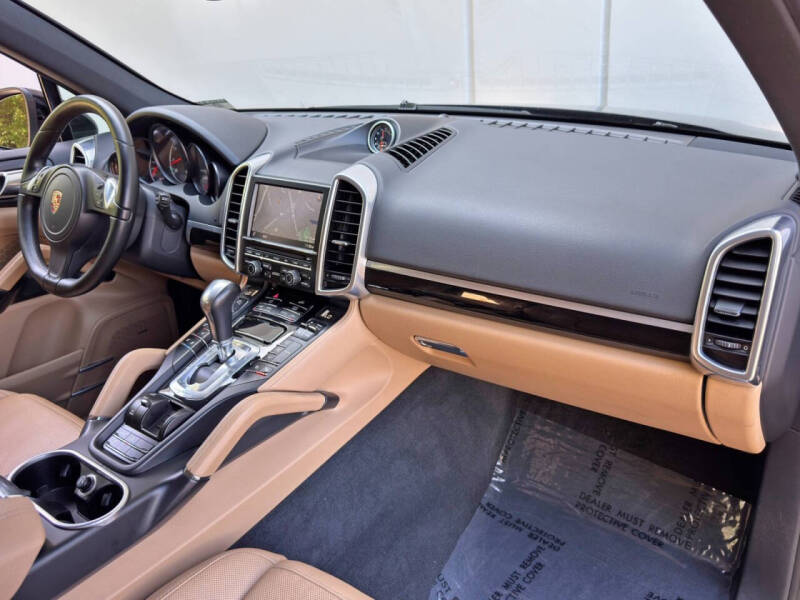 2014 Porsche Cayenne Platinum