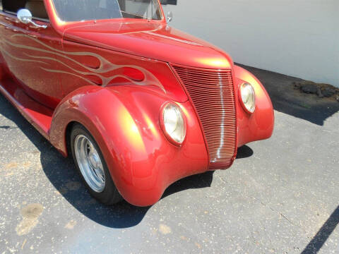1937 Ford Custom Deluxe