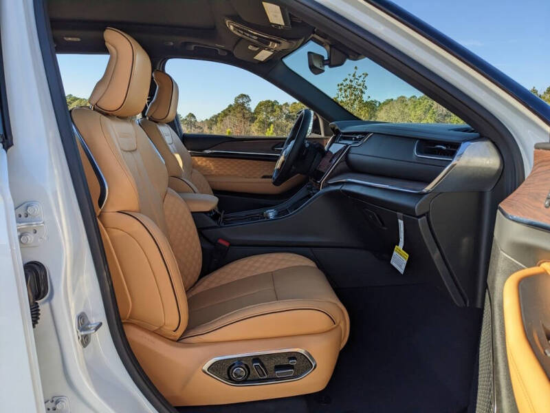 2025 Jeep Grand Cherokee Summit