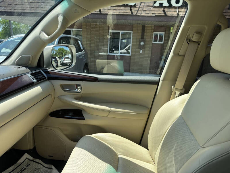 2013 Lexus LX 570