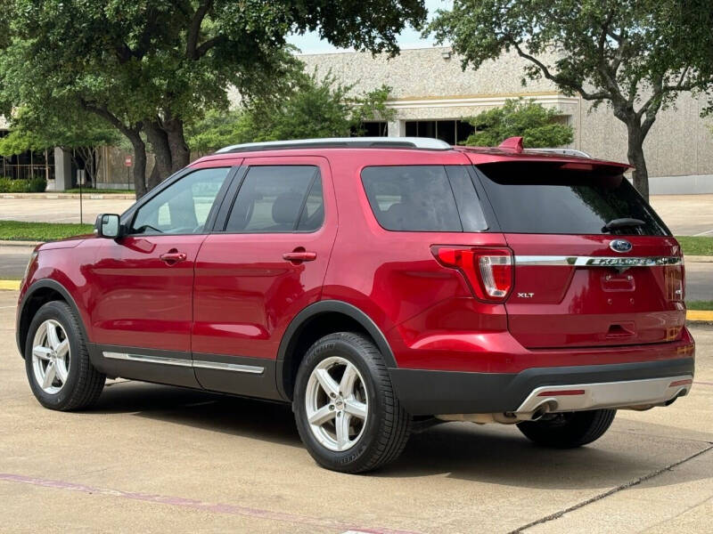 2017 Ford Explorer XLT photo 7