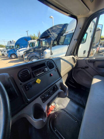 2020 Freightliner M2 106