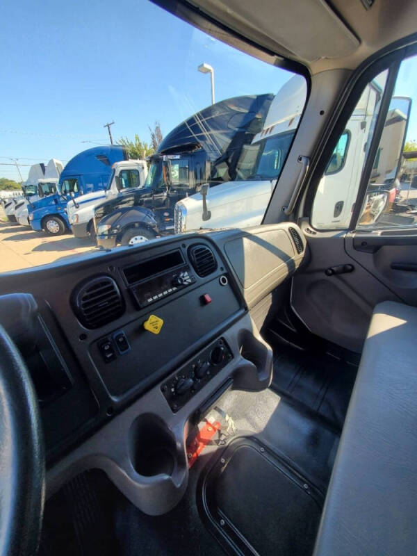 2020 Freightliner M2 106