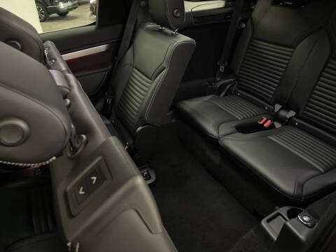 2023 Land Rover Discovery P300 S R-Dynamic