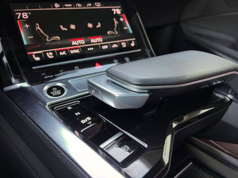 2023 Audi e-tron quattro Premium Plus