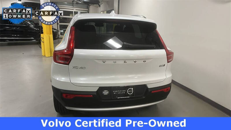 2025 Volvo XC40 B5 Plus Bright Theme