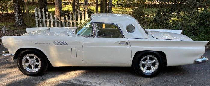 1957 Ford Thunderbird