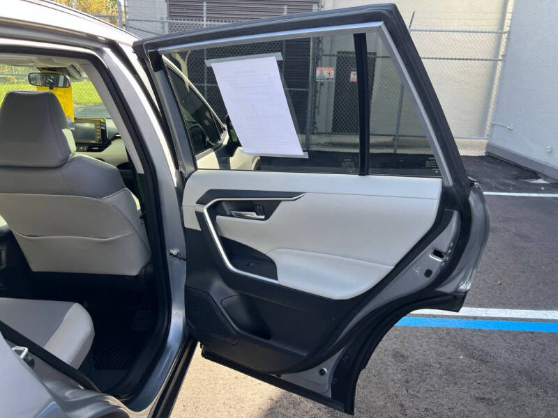 2022 Toyota RAV4 Hybrid XLE Premium