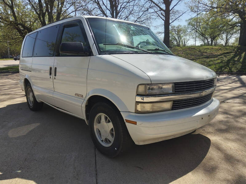 1999 Chevrolet Astro for sale at Crispin Auto Sales in Urbana IL