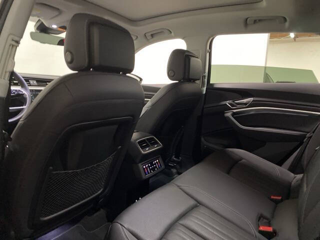 2023 Audi e-tron quattro Premium Plus