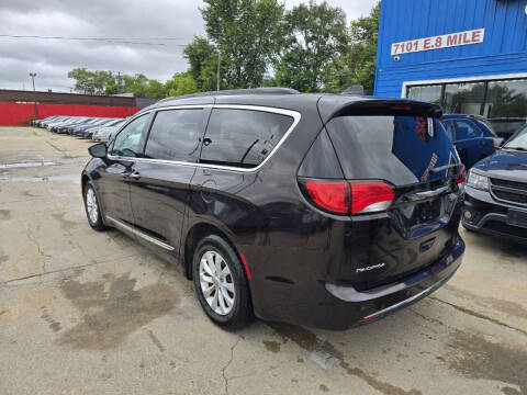 2017 Chrysler Pacifica Touring Plus