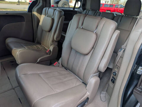 2015 Chrysler Town and Country Touring-L