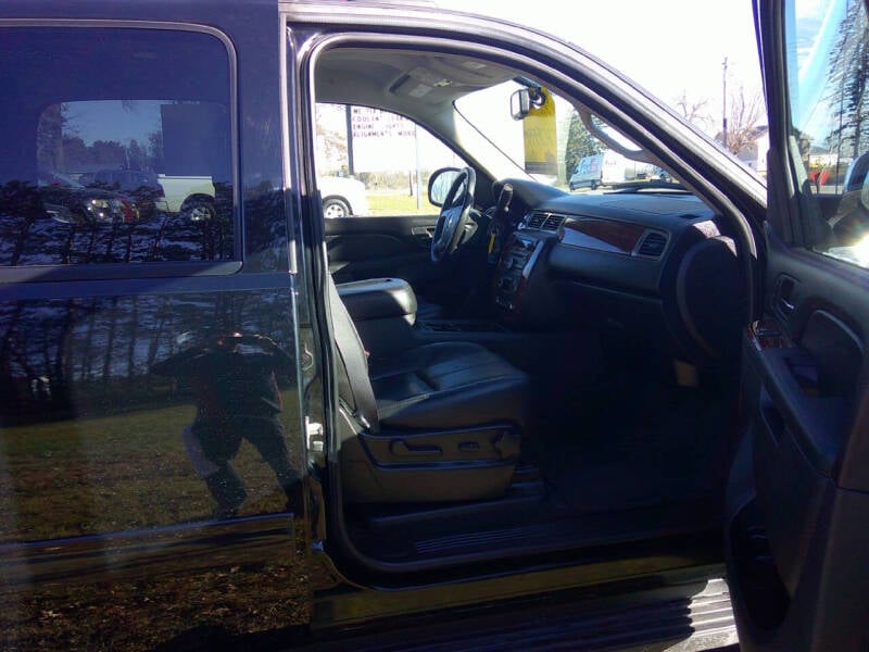 2013 Chevrolet Avalanche LT photo 12