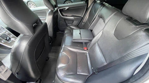 2016 Volvo XC60 T5 Drive-E Platinum