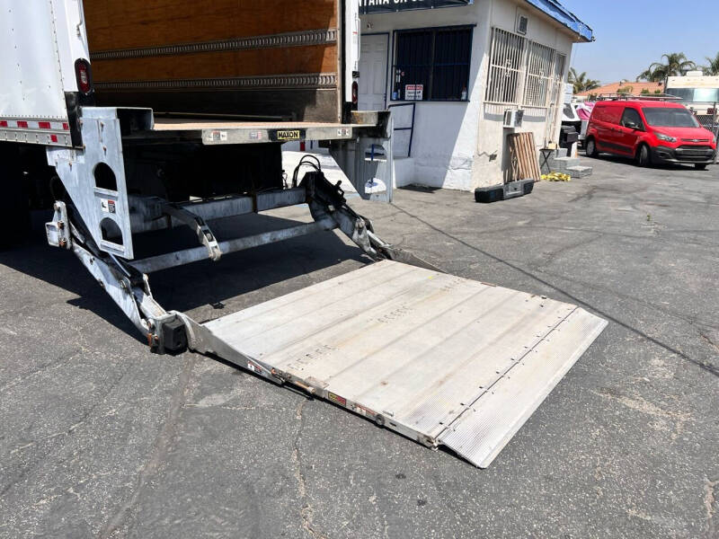 2017 Freightliner M2 106